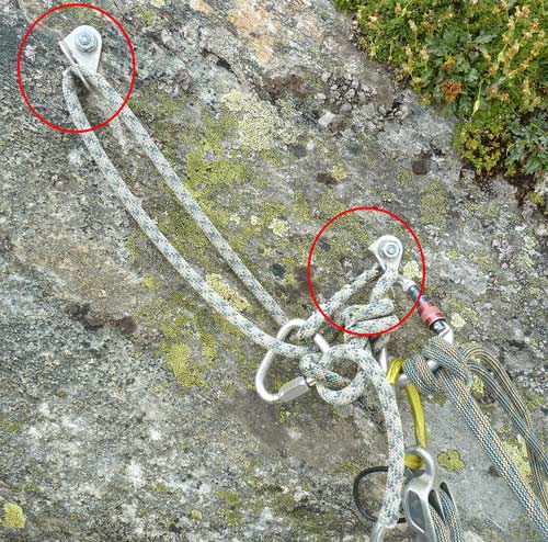 Das Bild zeigt den Standplatz einer Abseilpiste mit gefährlich angebrachtem Seilstück.