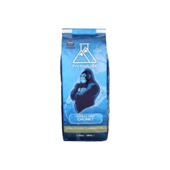 Das Bild zeigt eine blaue Packung Frictionlabs Gorilla Grip Chalk. Man sieht die aufrecht stehende Packung von der Vorderseite mit dem Logo, dem Gorilla und dem Produktnamen darunter.