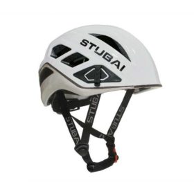 Das Bild zeigt einen weiß schwarzen Klettersteig Helm von Stubai. Er ist in Bildmitte zu sehen. Man erkennt die Beschaffenheit des Helms, seine Lüftungsschlitze sowie den Kinnriemen.