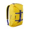 Das Bild zeigt den DMM Classic Rope Bag in der Farbe Gelb. Man sieht das Produkt mit den Kompressionsriemen und Schulterträgern.