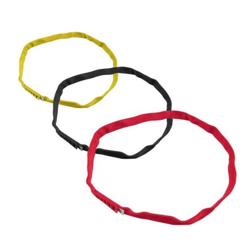 Das Bild zeigt drei Kong Aro Bull Schwerlastschlinge - Baum Klettern Bandschlinge Modelle in den Farben gelb, schwarz und rot.