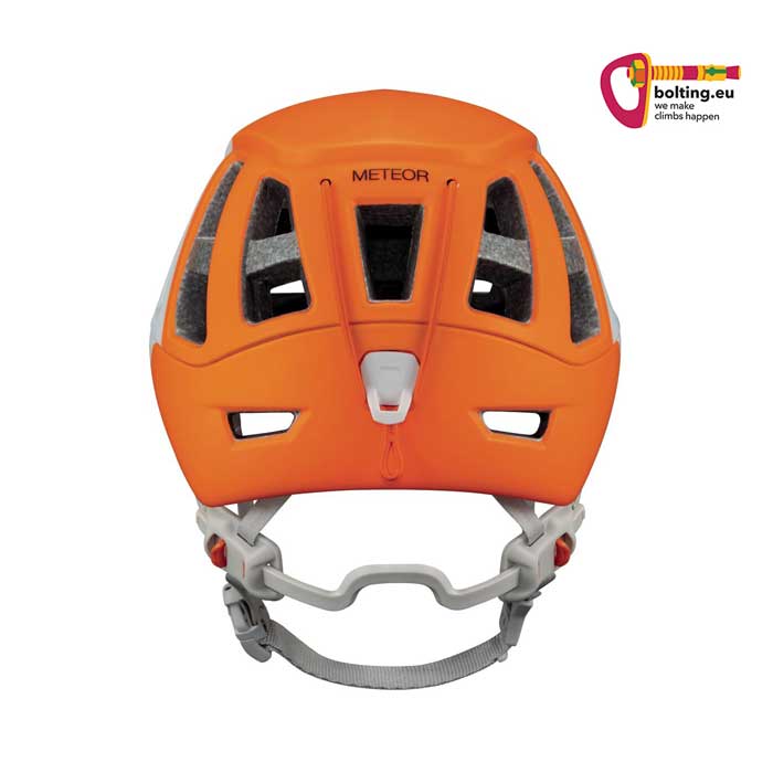 Oranger Petzl Kletterhelm von der Rückseite mit Bändern.