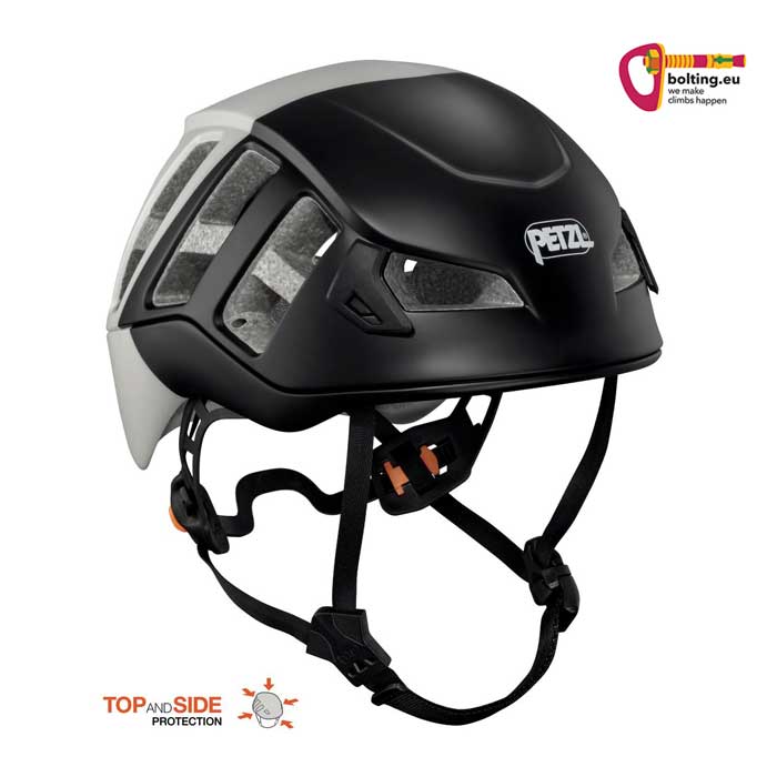 Grau schwarzer Petzl Meteor Kletterhelm von der Seite mit Kopfband und Kinnriemen.