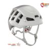 Grau weißer Petzl Meteor Kletterhelm von der Seite mit Kopfband und Kinnriemen.