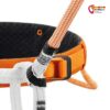 Petzl Connect Adjust Selbstsicherungsschlinge in einem orangen Klettergurt montiert.
