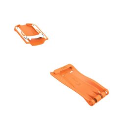 Das Bild zeigt die orangen Petzl Antisnow Dart Antistollplatten alleine auf weißem Grund.