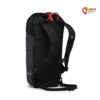 Schwarzer Black Diamond Rock Blitz 15 Kletterrucksack befüllt und aufrecht von der Rückseite.
