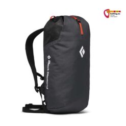 Schwarzer Black Diamond Rock Blitz 15 Kletterrucksack befüllt und aufrecht von der Seite.