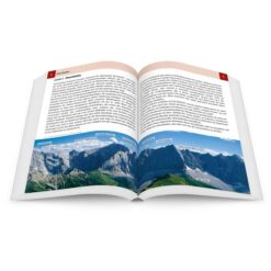 Doppelseite des Karwendel Kletterführers mit Bild eines Berges und Text.