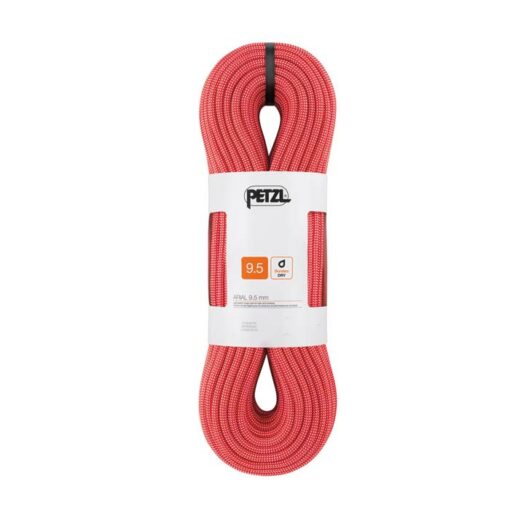 Eine Seilpuppe mit dem rotem Petzl Arial 9.5 mm Seil aufrecht im Bild.