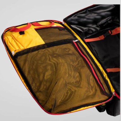 Innentasche eines La Sportiva Rucksacks mit Mesh Taschen.
