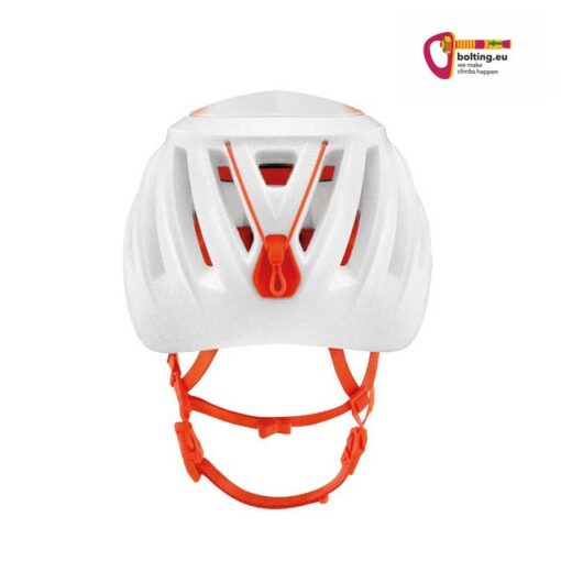 Weisser Petzl Sirocco Kletterhelm von hinten mit orangem Kinnriemen.