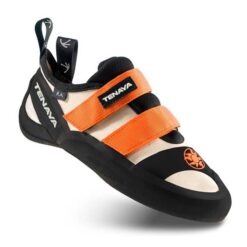 Tenaya Ra Kletterschuh mit schwarzer Sohle, weißem Kunstleder und orangen Velcros auf weißem Hintergrund von der Seite.