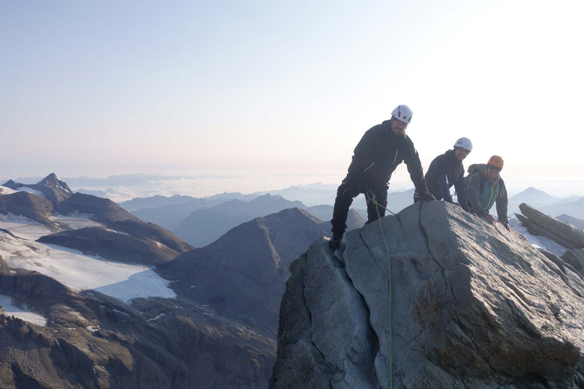 Dreierseilschaft beim Überstieg vom Kleinglockner zum Grossglockner.