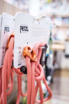 Petzl Connext Adjust Vario Verbindungsmittel von der Seite im Industrieklettershop bolting.eu in Innsbruck.