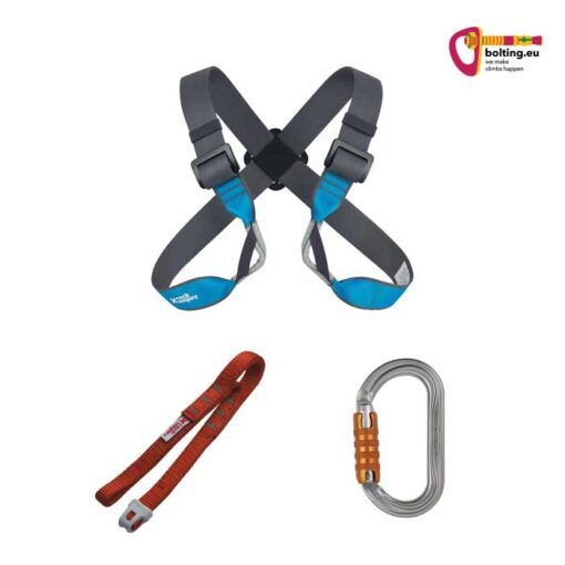 Schwarz blauer Rock Empire Vario Eight Klettersteig Brustgurt mit roter Verbindungsschlaufe und Karabiner auf weißem Quadrat.