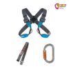 Schwarz blauer Rock Empire Vario Eight Klettersteig Brustgurt mit grauer Verbindungsschlaufe und Karabiner auf weißem Quadrat.