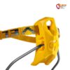 Gelber Kipphebel eines Grivel G10 Wide Steigeisens.