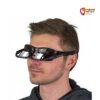 Männliches GEsicht mit Sonnenbrille und Sicherungsbrille für Brillenträger davor aufgesetzt.