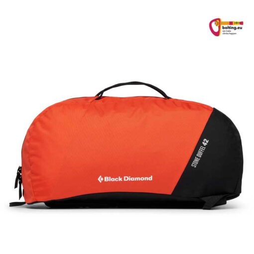 Orange schwarzer Black Diamond Team Stone 42 Duffel liegend von der Seite vor weißem Hintergrund.