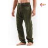 E9 Onda Belt VS Herren Kletterhose aus Cord Stoff und junglegreen Farbe von vorne an Model mit Bauchausschnitt.