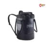 Schwarzer Petzl Bucket 30 Seilsack von vorne auf weißem Hintergrund.