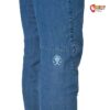 Logo der Klettermarke Rafiki an einem blauem Jeans Stoff.