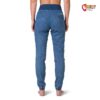 Blaue Damen Jeans Kletterhose von der Rückseite mit Modell ohne Shirt.