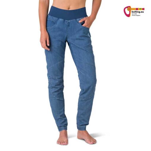 Rafiki Chain Damen Jeans Kletterhose von der Vorderseite an einem bauchfreien Modell.