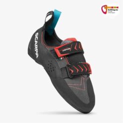 Scarpa Damen Kletterschuh von schräg vorne vor weißem Hintergrund.