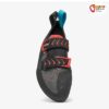 Schwarz roter Scarpa Vapor V LV Kletterschuh von der Vorderseite vor weißem Hintergrund.
