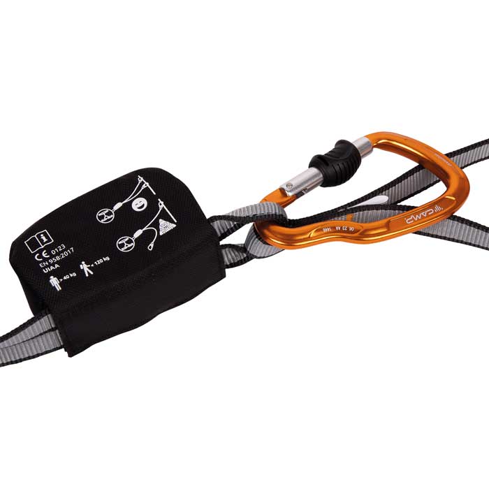 Schwarzer Bandfalldämpfer des Camp Kinetic Klettersteigset mit orangen Rastkarabiner.
