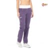 Bauchfreies Model mit Chillaz Sandra 3.0 Kletterhose in violett von der Seite.