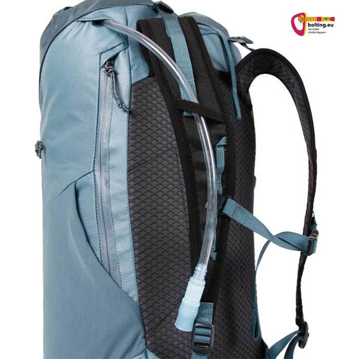 Tragesystem eines Blue Ice Rucksack mit Trinksystem.