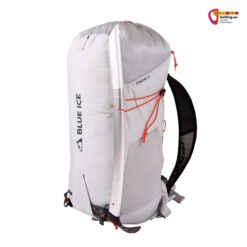 weiß-grauer Blue Ice Stache 25 UL Alpinkletterrucksack von der Rückseite.