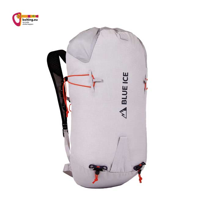 weiß-grauer Blue Ice Stache 25 UL Alpinkletterrucksack von der Seite.