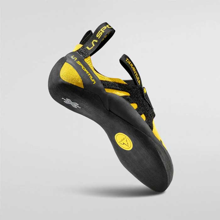 Gelb - schwarzer La Sportiva Tarantula Junior von schräg unten gesehen.