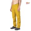 Modell ohne Shirt mit gelber Rafiki Runout Kletterhose von schräg vorne.