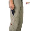 Detailaufnahme der Rafiki Crag Kletterhose mit Beintasche und Handy.