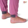 Beinabschlüsse einer rosa Damen Kletterhose für den Sommer.