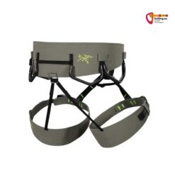 Beige schwarzer Arcteryx AR 385A Damen Klettergurt von der Rückseite auf weißem Hintergrund.