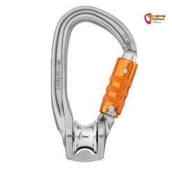 Silberner Petzl Rollclip Z Karabiner mit Seilrolle und Triact-Lock Verschluss nach rechts.