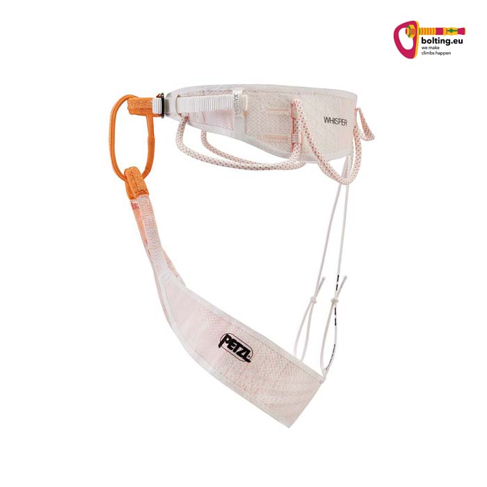 Orange weißer Petzl Whisper Leicht Klettergurt von der Seite vor einem weißem Hintergrund.