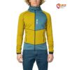 Modell mit gelb blauem Rafiki Ascent Full Zip Hoody von vorne.