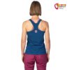 Modell mit blauem Rafiki Damen Kletter Tank Top von hinten vor weißem Hintergrund.