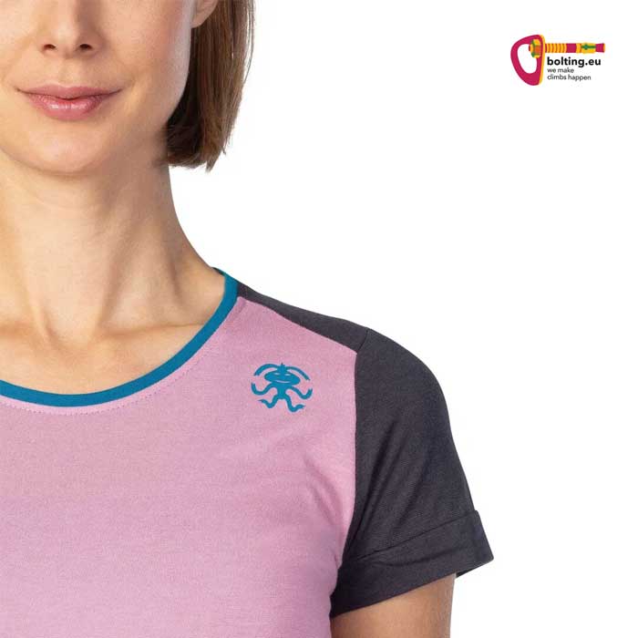 Rosa Graues Rafiki Damen Klettershirt mit Affenlogo auf Brust Oberseite.