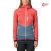 Modell mit rosa blauem Rafiki Linya Full Zip Hoody von der Vorderseite.