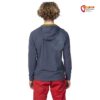 Modell mit graublauem Rafiki Traverse Kletter Langarmshirt und roter Hose von hinten.
