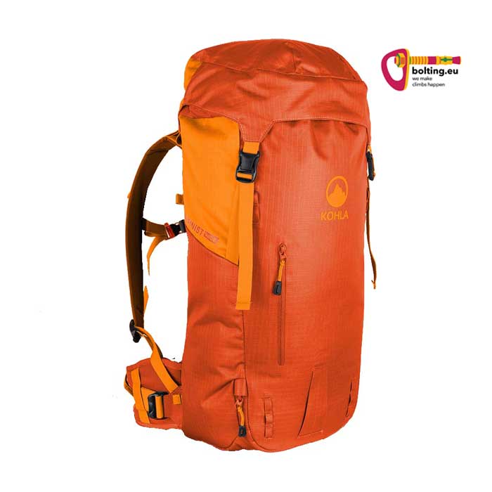 Oranger Kohla Alpinist Guide 28 Kletterrucksack schräg von der Seite vor weißem Hintergrund.