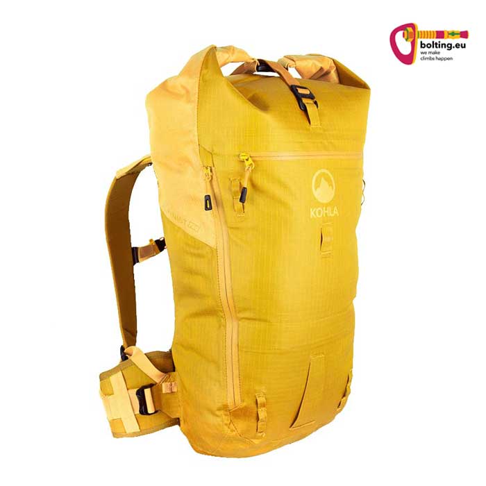 Gelber Kohla Alpinist Pro 32 Alpinrucksack schräg von der Seite vor weißem Hintergrund.